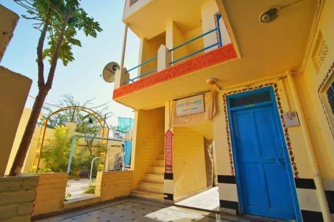 One Light Hostel بوشكار المظهر الخارجي الصورة