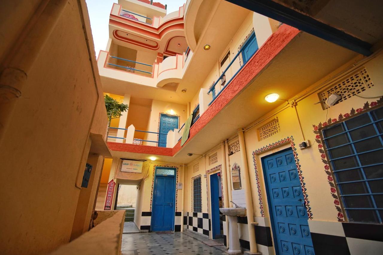 One Light Hostel بوشكار المظهر الخارجي الصورة